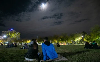 La Luna Roja desde el Parque Cívico